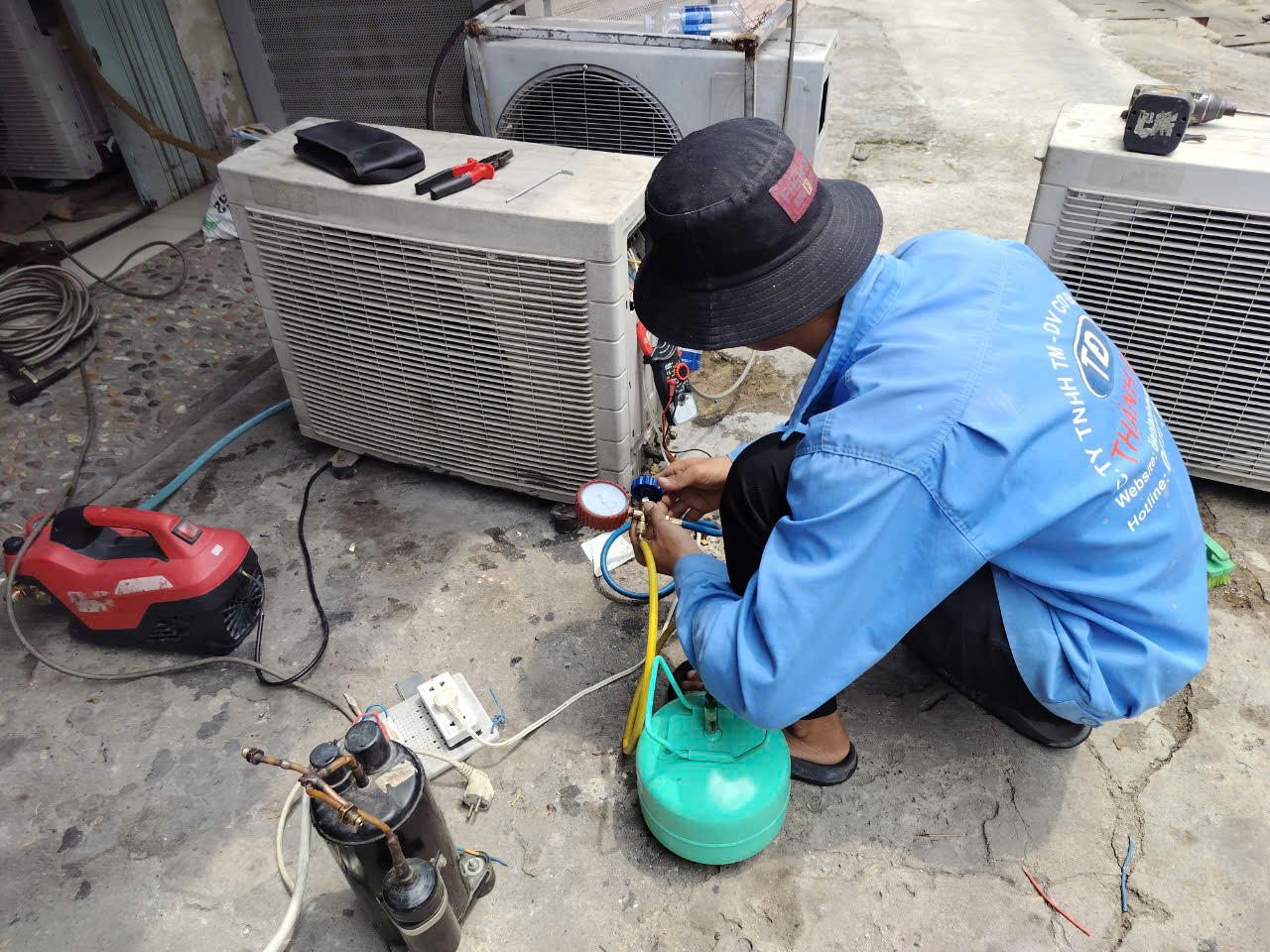 Dịch Vụ Bơm Gas Máy Lạnh Reetech